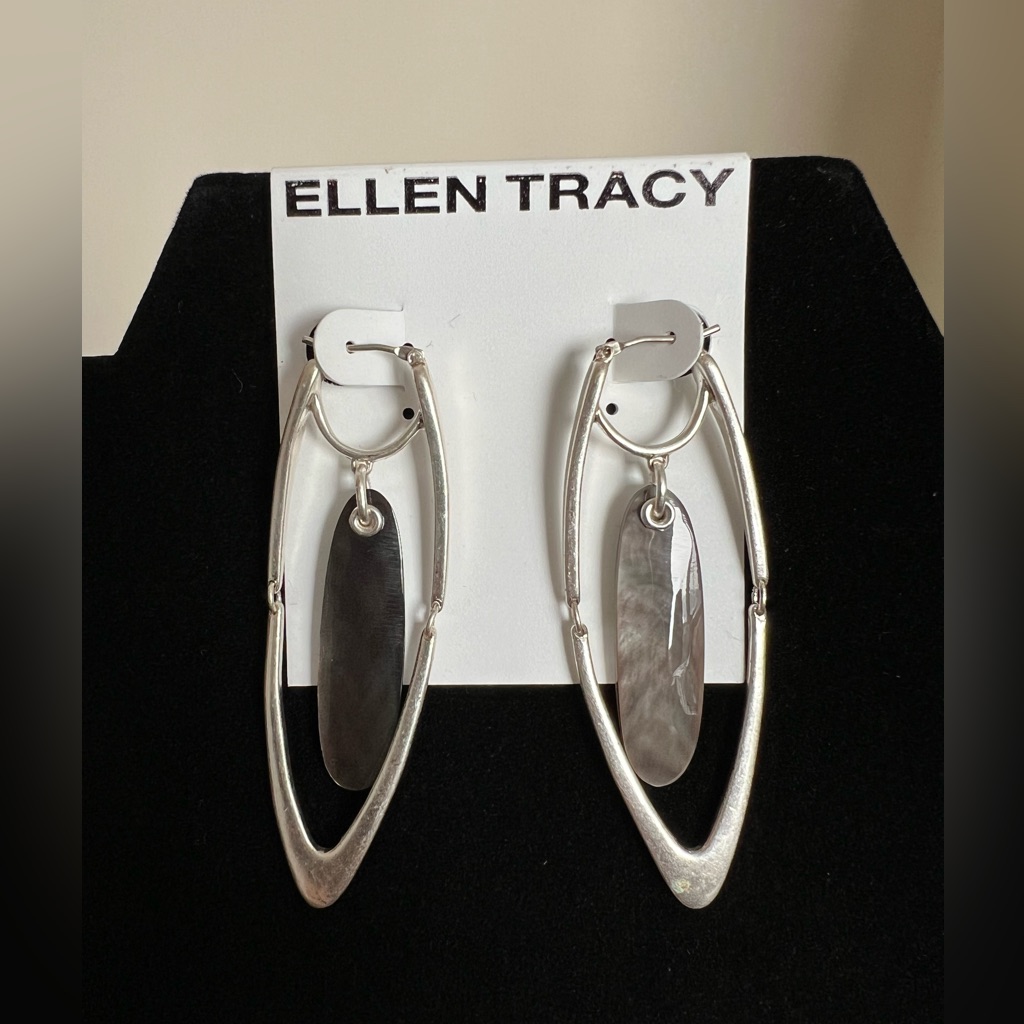 Ellen Tracy Earrings - Never Worn 10$